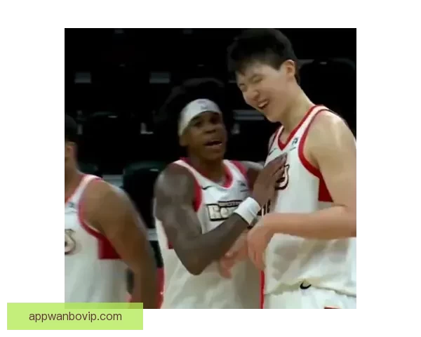 12.6秒逆转制胜杨瀚森含泪微笑拼搏精神感动全场手臂血痕依旧灿烂笑容显英雄气概