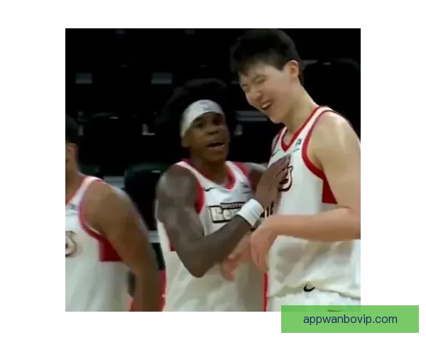 12.6秒逆转制胜杨瀚森含泪微笑拼搏精神感动全场手臂血痕依旧灿烂笑容显英雄气概